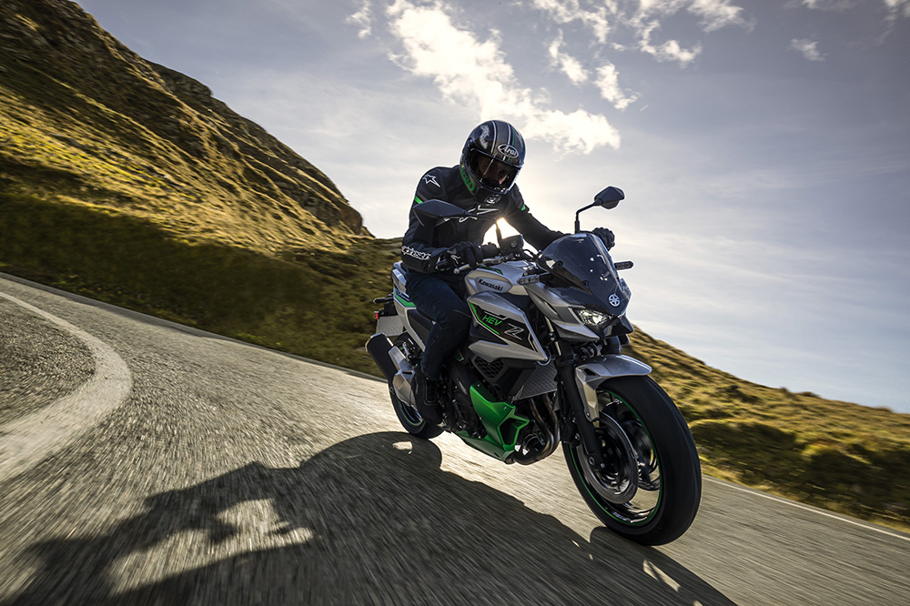 Como buen vehículo híbrido, se trata de una moto automática.