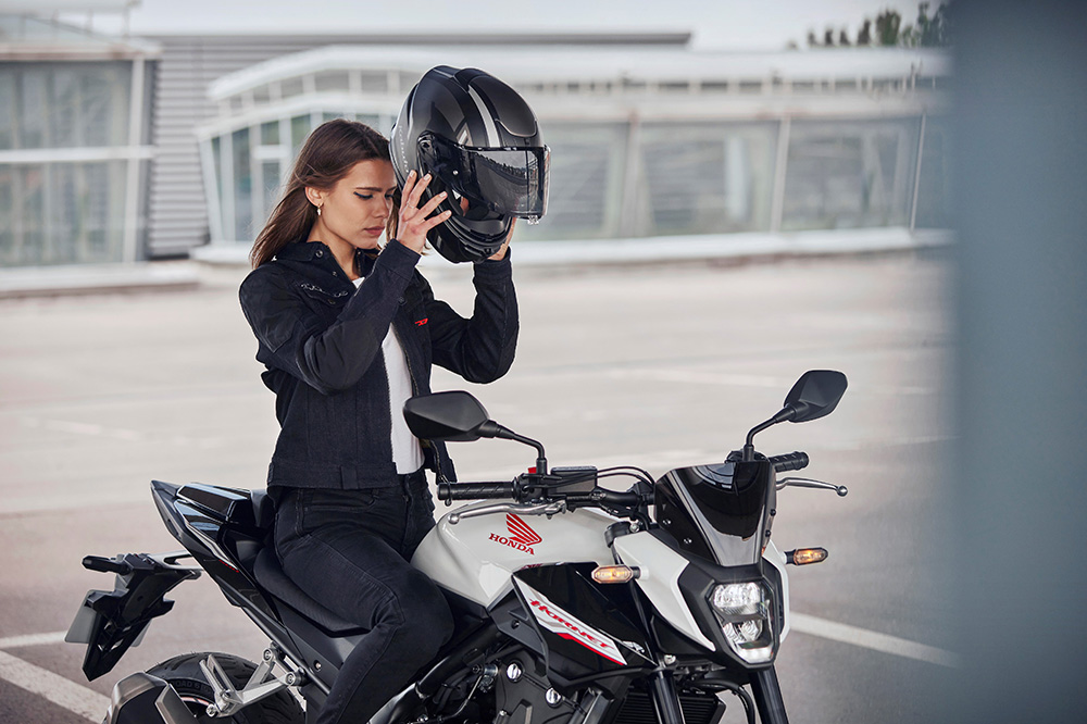 Si te acabas de sacar el carnet de moto A2, la nueva CB 500 Hornet es tu moto.