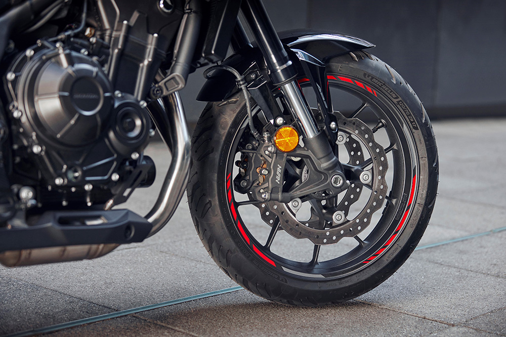Esta CB 500 tiene un buen compromiso entre calidad y precio, con buen sistema de frenos y suspensiones.