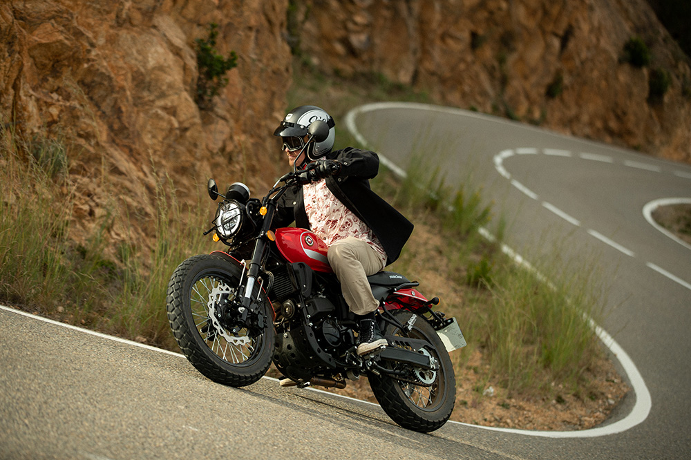 Macbor ha buscado una moto accesible y fácil de conducir.