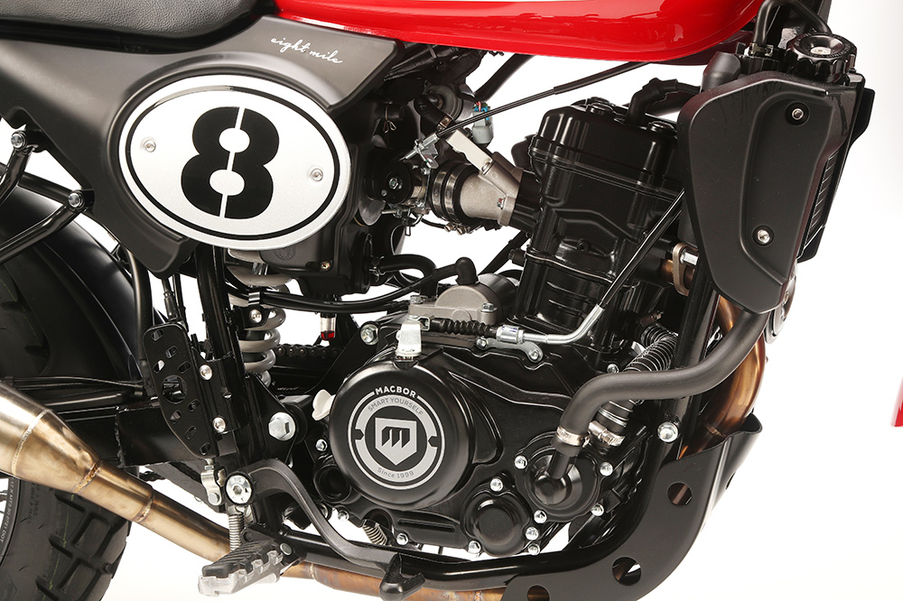 La Macbor Eight Mile 125 estrena motor refrigerado por agua.