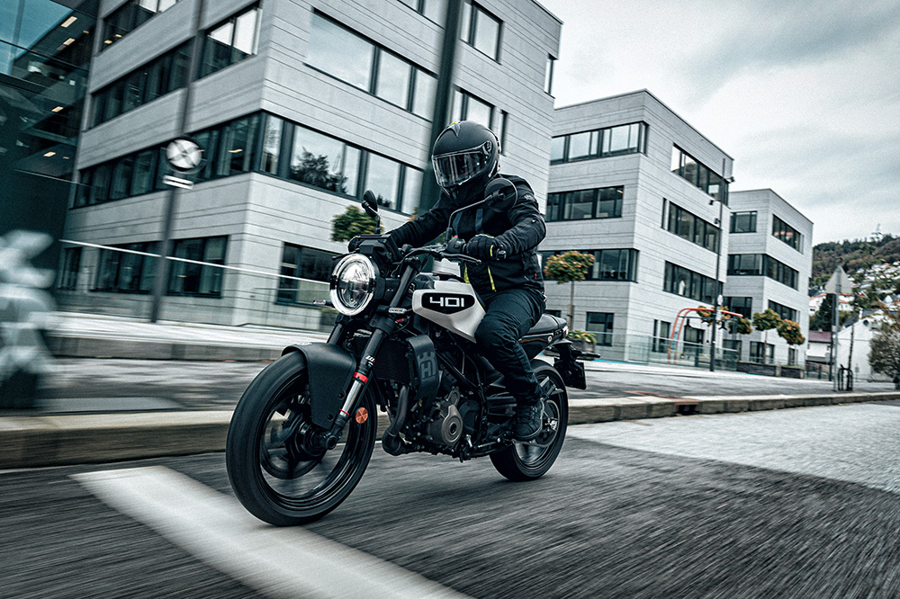 Las Vitpilen y Svartpilen son motos naked con una fortísima personalidad.