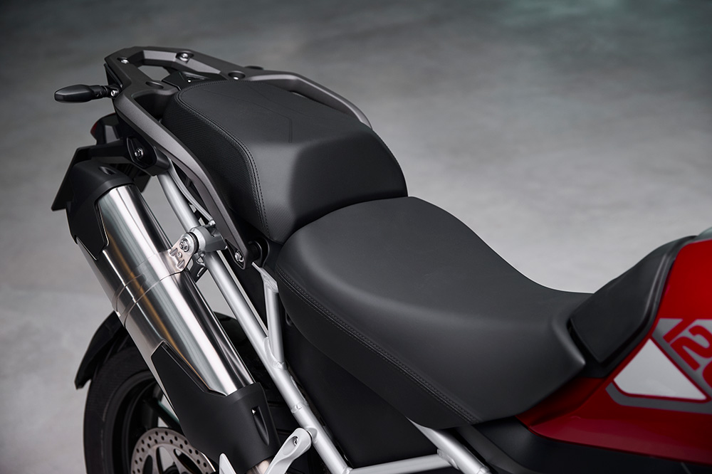 El asiento de las Tiger 1200 ahora es más plano y bajo.