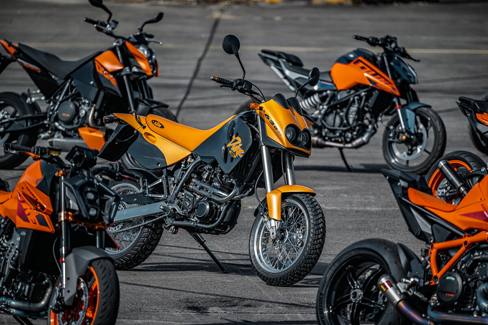 Con un motor de 609 cc la primera Duke es de 1994