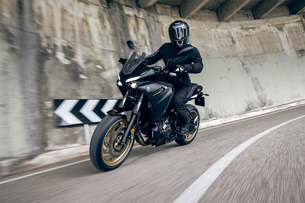 Las motos podrán circular por el arcén… En 2025