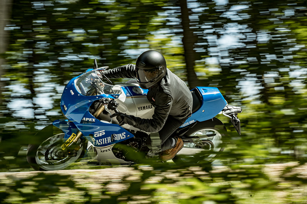 El resultado es este belleza que nos transporta a una época dorada del motociclismo.