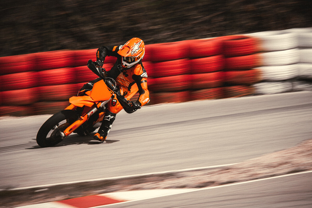 Mejoras en la ergonomía de la KTM 450 SMR.