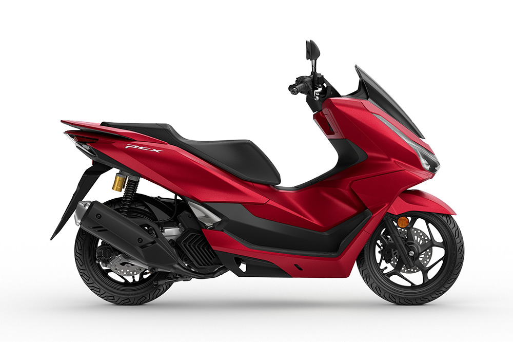 El PCX estrena freno de disco trasero. Su sistema de ABS es de un canal, solo actúa en la rueda delantera.