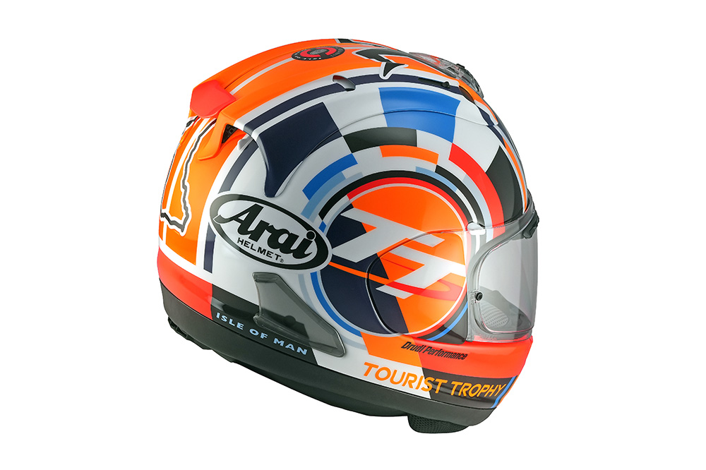 A la hora de comprar un casco, evita falsificaciones y acude a una tienda de equipamiento para moto reconocida.